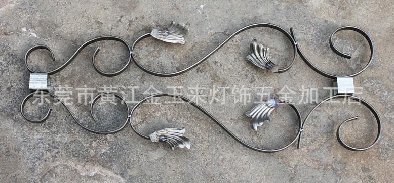 鐵藝工藝品的多樣魅力 扁鐵彎花、鐵管焊接與鐵線成形之結(jié)合